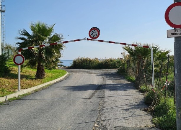 Sanremo: sbarra nuovamente chiusa sulla strada pericolosa di Pian di Poma, ma i camper non c'entrano nulla