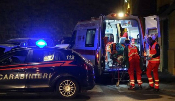 Si arrampicano sul tetto dell'Esselunga per rubare ma precipitano a terra, due giovani feriti nella notte a Sesto Calende. Caccia al terzo uomo