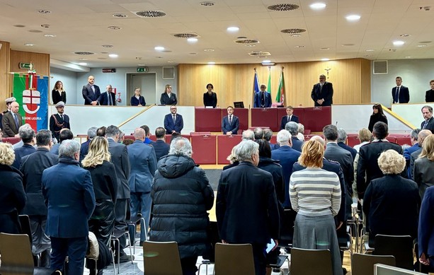 Il consiglio regionale onora il Giorno della Memoria, il presidente Balleari: “Leggi Razziali punto più basso, l’antisemitismo sta tornando alla ribalta”