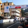 Ciclismo, Ayuso dopo due podi fa suo il Trofeo Laigueglia: braccia al cielo in via Roma