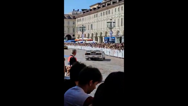 Travolti dalla Lancia 037: dopo le polemiche arrivano le prime denunce dai  feriti di piazza San Carlo a Torino