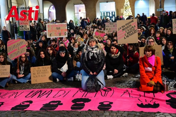 Asti e provincia compatte contro la violenza sulle donne [GALLERIA FOTOGRAFICA e VIDEO]