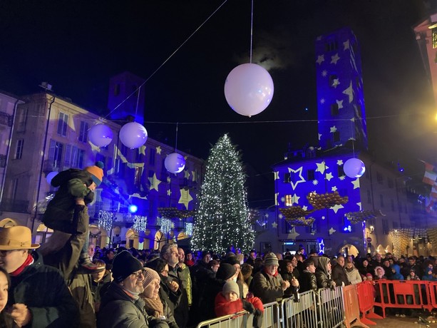 Eventi nelle piazze e brindisi indimenticabili: ecco come attendere l'inizio del nuovo anno in Granda