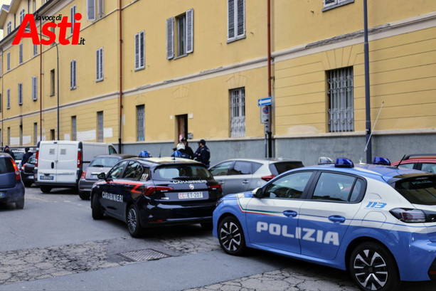 Sgombero alle case popolari di via Dogliotti ad Asti: madre e figlia allontanate dopo diversi anni